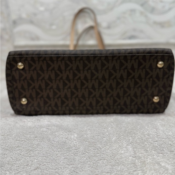 EUC Michael Kors Brown Signature Tote Bag - Picture 4 of 11